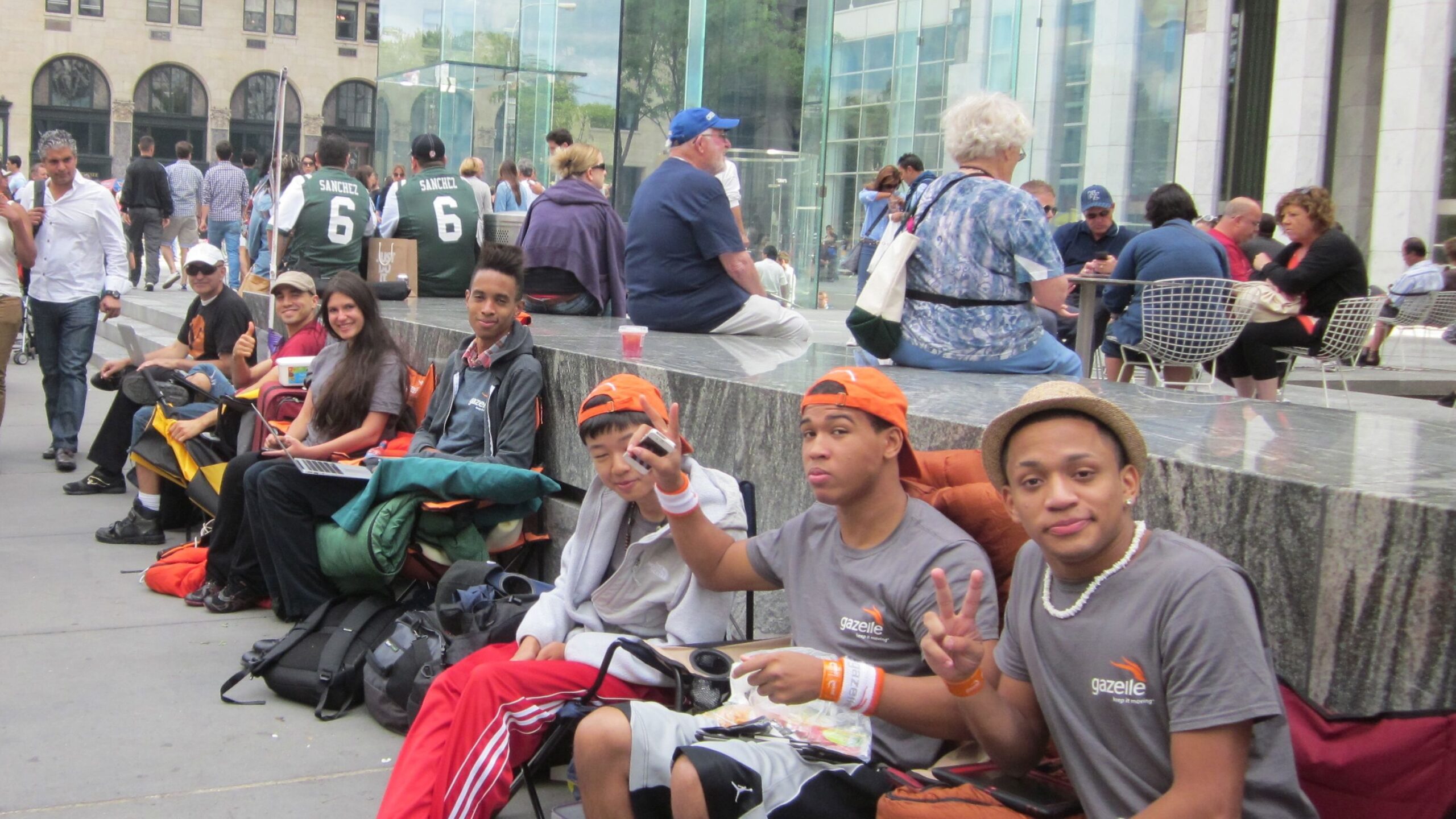 صف خرید گوشی های آیفون